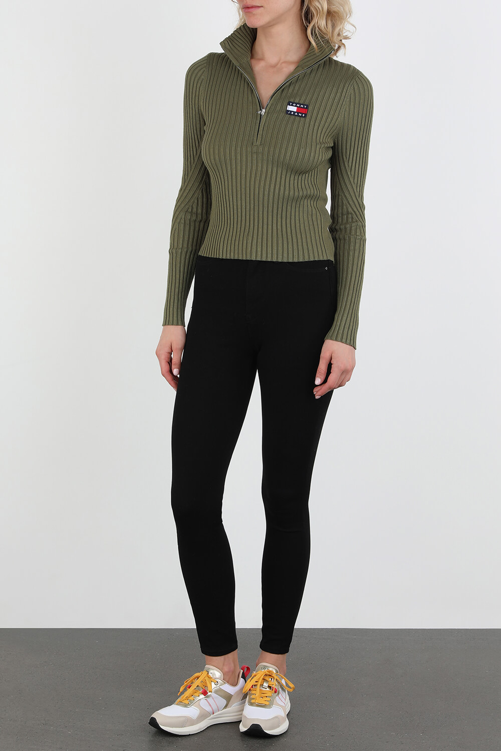 סוודר בסריגת ריב עם רוכסן בצבע ירוק